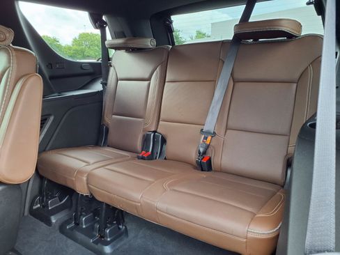 Used 2021 Chevrolet Tahoe High Country w/ Premium Package RWD image 19