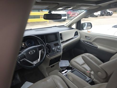 Used 2016 Toyota Sienna Limited image 20