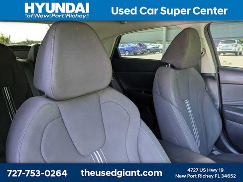 Used 2023 Hyundai Elantra SEL w/ Convenience Package FWD image 6