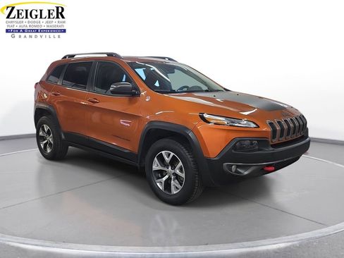 Used 2016 Jeep Cherokee Trailhawk w/ Cold Weather Group AWD/4WD image 3
