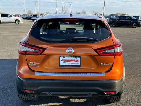 Used 2022 Nissan Rogue Sport SL w/ Premium Package image 4