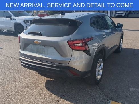 Used 2024 Chevrolet Trax LS w/ LS Convenience Package FWD image 6