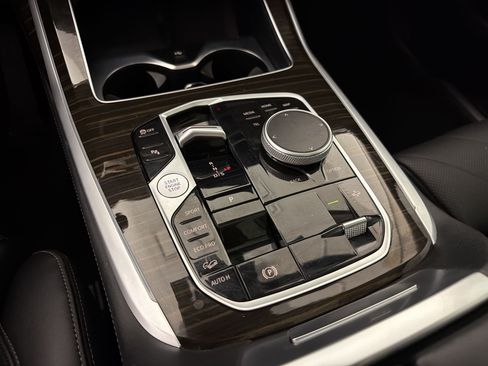 Certified 2025 BMW X7 xDrive40i AWD/4WD image 17