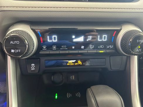 Used 2025 Toyota RAV4 XLE AWD/4WD image 44