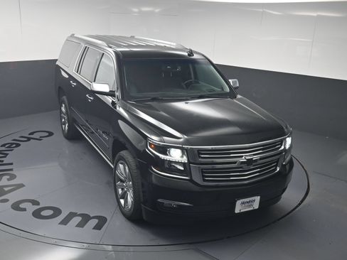 Used 2017 Chevrolet Suburban Premier AWD/4WD image 32