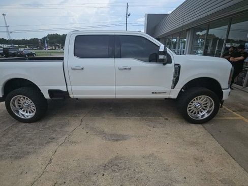 Used 2023 Ford F250 Platinum AWD/4WD image 5