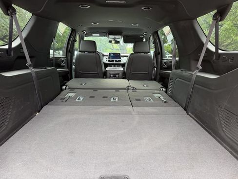 Used 2022 Chevrolet Suburban LT RWD image 20