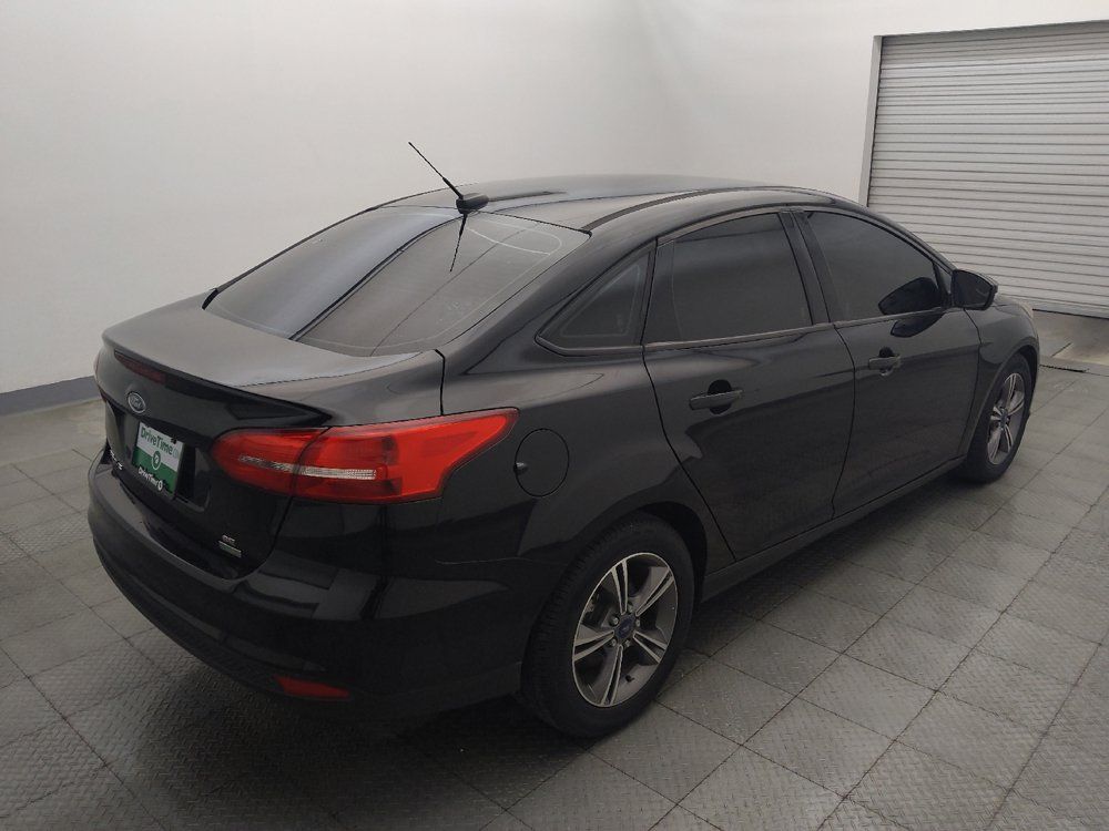 Used 2018 Ford Focus SE w/ SE Appearance Package FWD image 10