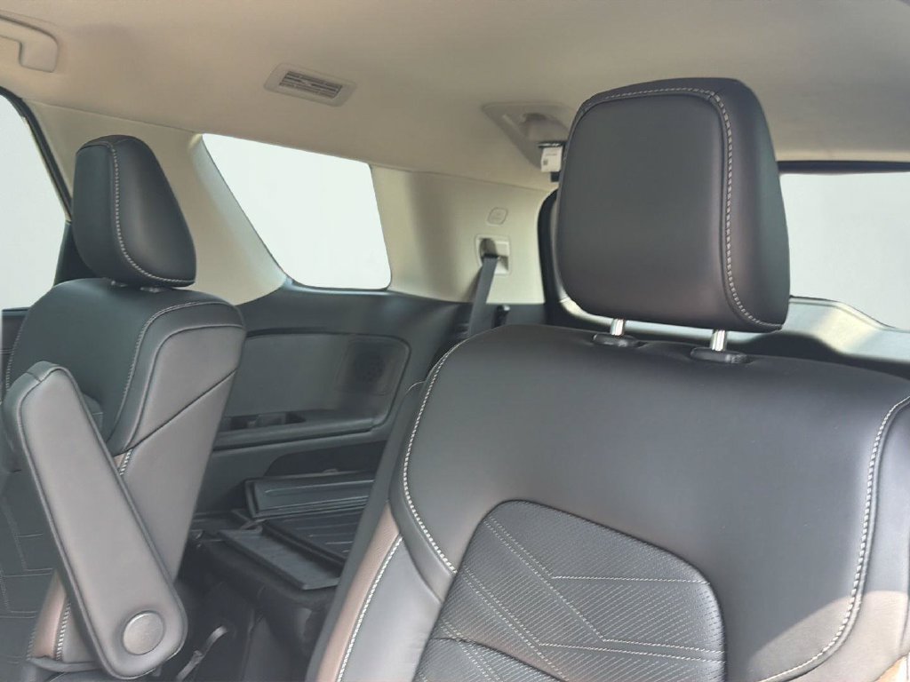 Used 2025 Nissan Pathfinder Platinum AWD/4WD image 12