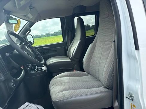 Used 2025 Chevrolet Express 3500 LT w/ LT Preferred Equipment Group RWD image 15