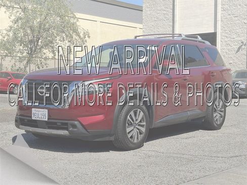Certified 2023 Nissan Pathfinder SL image 1