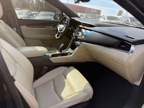 Used 2017 Cadillac XT5 Premium Luxury AWD/4WD image 12