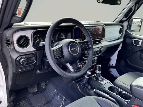 Used 2024 Jeep Wrangler Unlimited AWD/4WD image 2