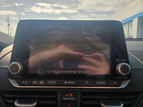 Used 2024 Nissan Altima 2.5 SV FWD image 19