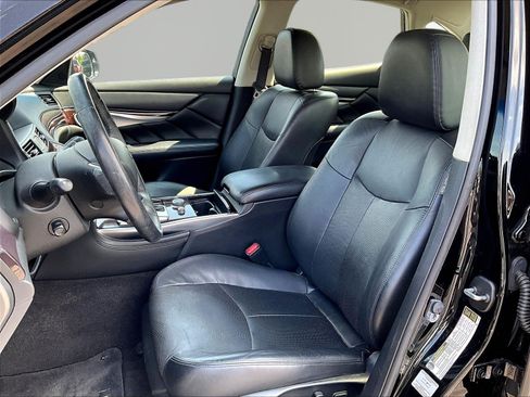 Used 2017 INFINITI Q70 3.7 AWD/4WD image 19