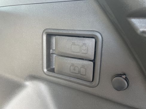 Used 2023 Chevrolet Equinox LT image 29