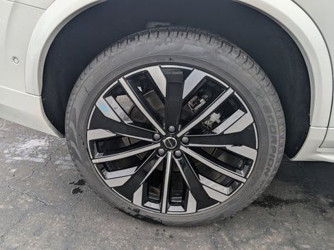 Used 2025 Volvo XC90 B6 Plus image 8