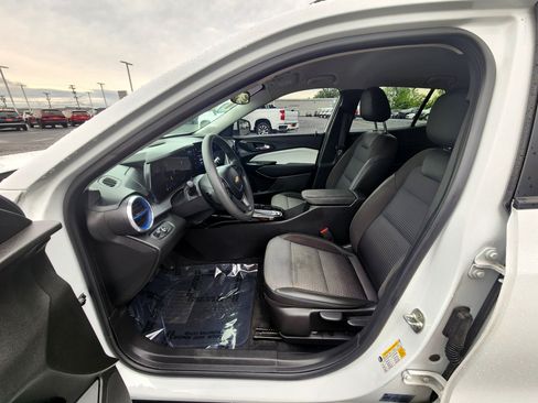 Used 2024 Chevrolet Trax LT FWD image 19
