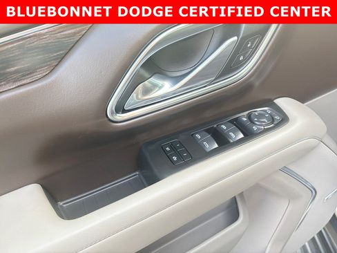 Used 2024 Chevrolet Suburban LT w/ Luxury Package RWD image 10
