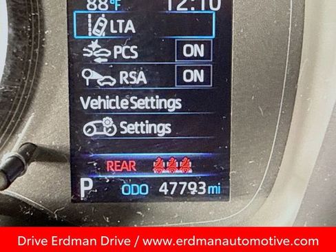 Certified 2022 Toyota Corolla LE image 32