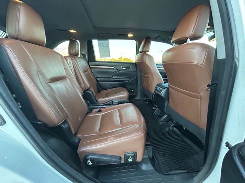 Used 2017 Toyota Highlander Limited image 30
