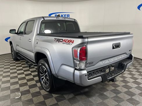 Used 2020 Toyota Tacoma TRD Sport w/ TRD Premium Sport Package AWD/4WD image 3