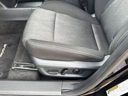 Used 2025 Nissan Rogue SV image 25