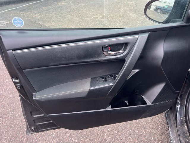 Used 2017 Toyota Corolla LE w/ Carpet Mat Package (TMS) FWD image 8