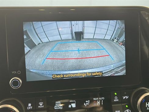 Used 2024 Toyota Highlander XLE image 28