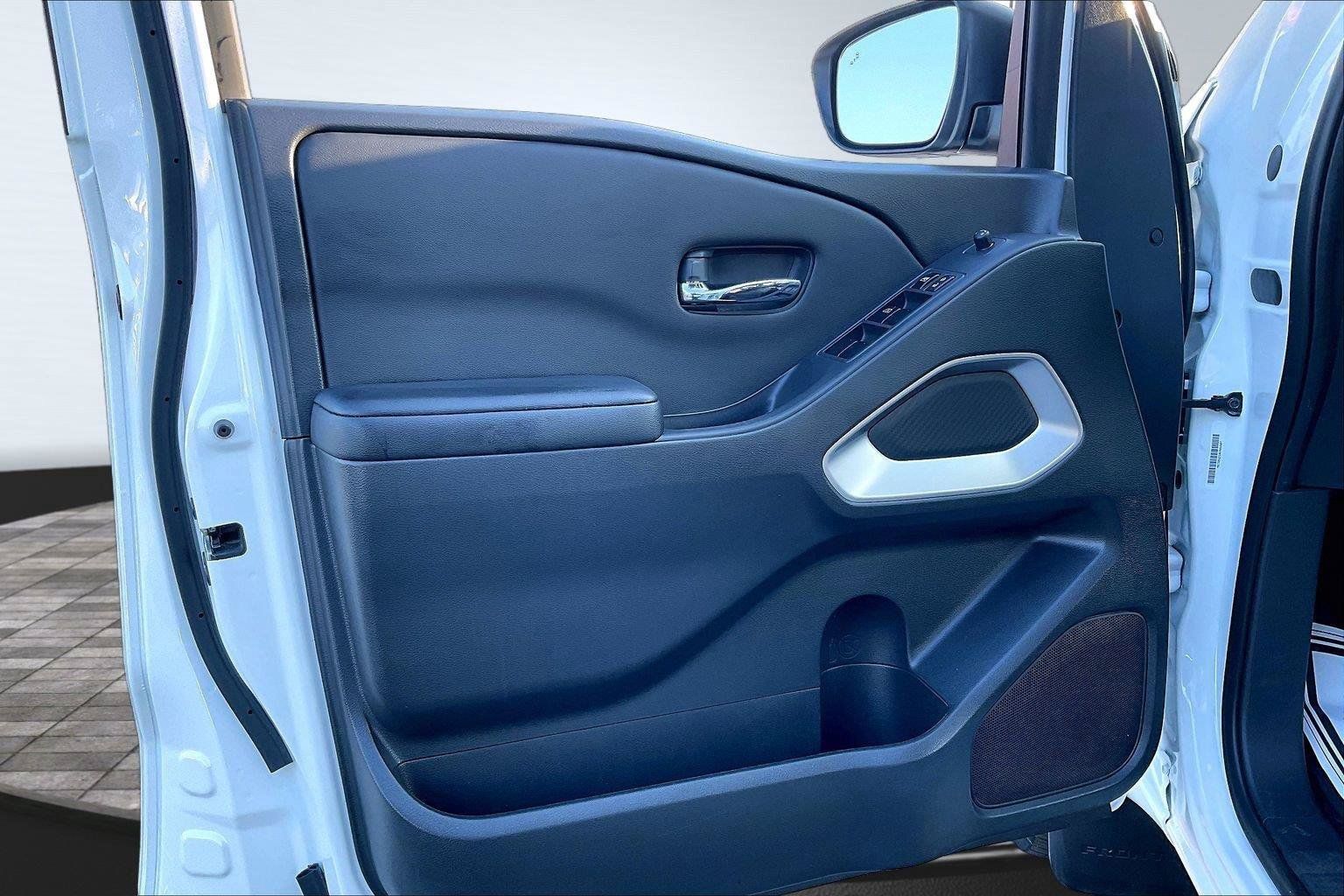 Certified 2025 Nissan Frontier SV RWD image 23