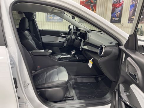 New 2026 Chevrolet Trax LT w/ Driver Confidence Package FWD image 9