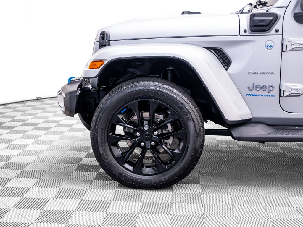 Used 2023 Jeep Wrangler Unlimited Sahara w/ Cold Weather Group AWD/4WD image 34