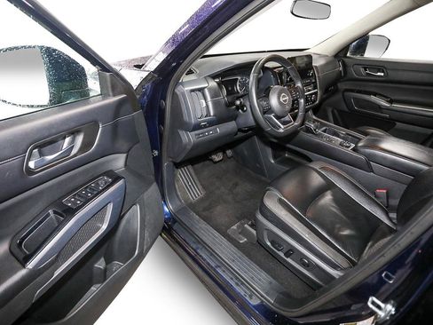 Used 2022 Nissan Pathfinder SL image 11