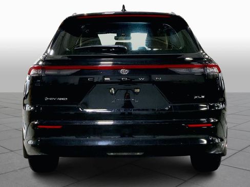 Used 2025 Toyota Crown Signia XLE image 5