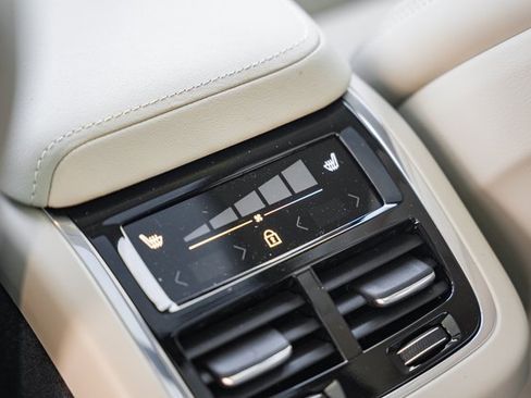 New 2026 Volvo XC60 B5 Ultra w/ Protection Package Premier image 33