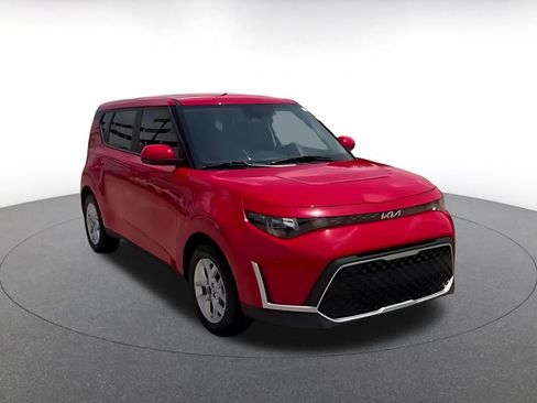 Used 2025 Kia Soul LX w/ LX Technology Package FWD image 8