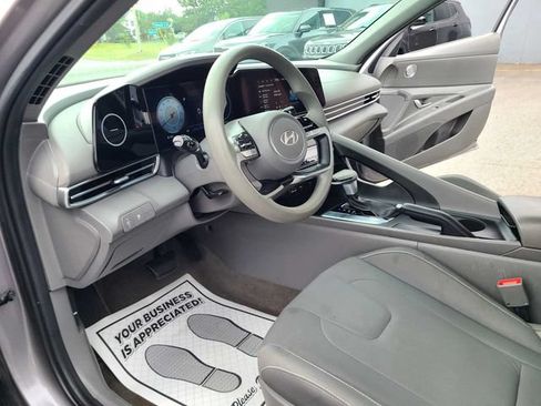 Used 2024 Hyundai Elantra SEL FWD image 12