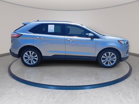 Used 2021 Ford Edge Titanium AWD/4WD image 4
