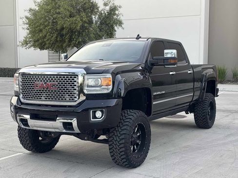 Used 2015 GMC Sierra 2500 Denali w/ Duramax Plus Package image 7