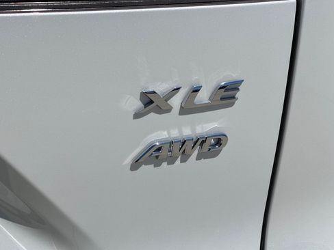 Used 2024 Toyota Corolla Cross XLE w/ Convenience Package AWD/4WD image 30