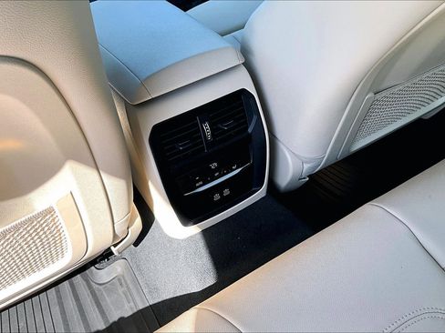 Used 2021 BMW 330i Sedan w/ Driving Assistance Package image 10