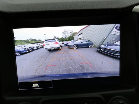 Used 2023 GMC Terrain SLT image 21