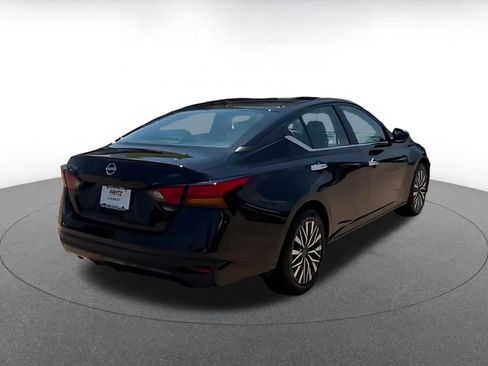 Used 2025 Nissan Altima 2.5 SV FWD image 11