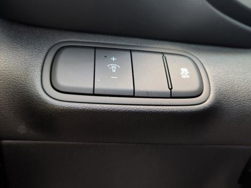 Used 2024 Hyundai Venue SEL FWD image 28