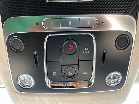 Used 2024 Bentley Flying Spur V8 AWD/4WD image 44