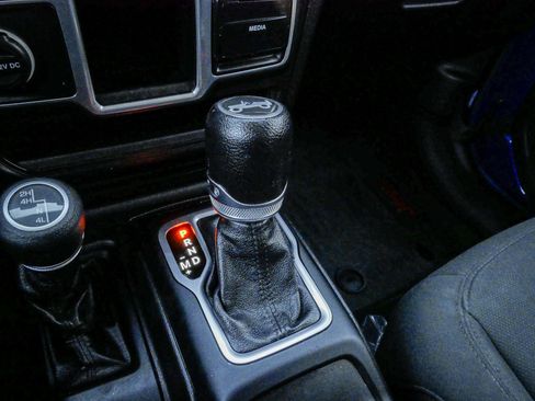 Used 2018 Jeep Wrangler Unlimited Sport image 25