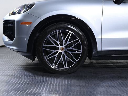 Certified 2025 Porsche Cayenne GTS AWD/4WD image 27