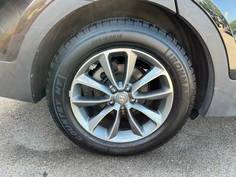 Used 2017 Hyundai Santa Fe SE FWD image 11