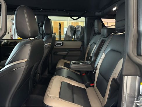 Used 2024 Ford Bronco Wildtrak AWD/4WD image 28