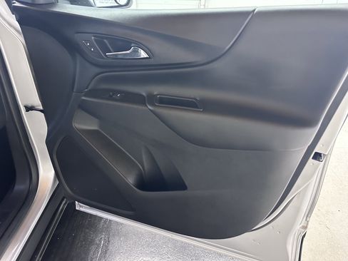 Used 2021 Chevrolet Equinox LT w/ Driver Convenience Package image 43